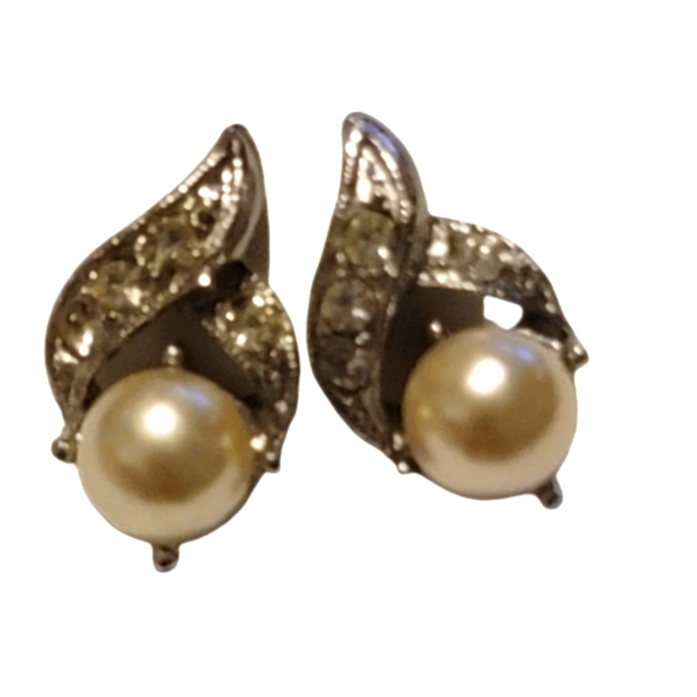 Earrings Gold tone with crystal rhinestone accents and faux pearlEarrings Gold